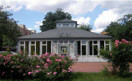 Das Gebäude Cafe Carre